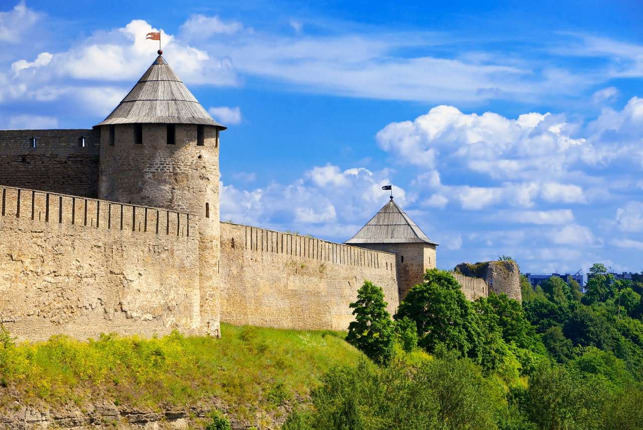 Fortress in Ivangorod (Russia) puzzle online from photo