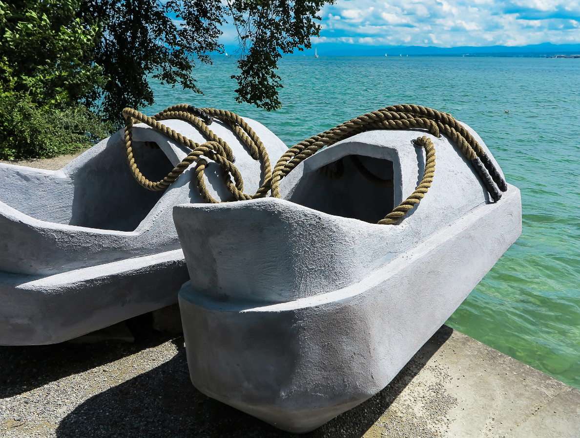 Sapatos de concreto na ilha de Mainau (Alemanha) puzzle online a partir de fotografia