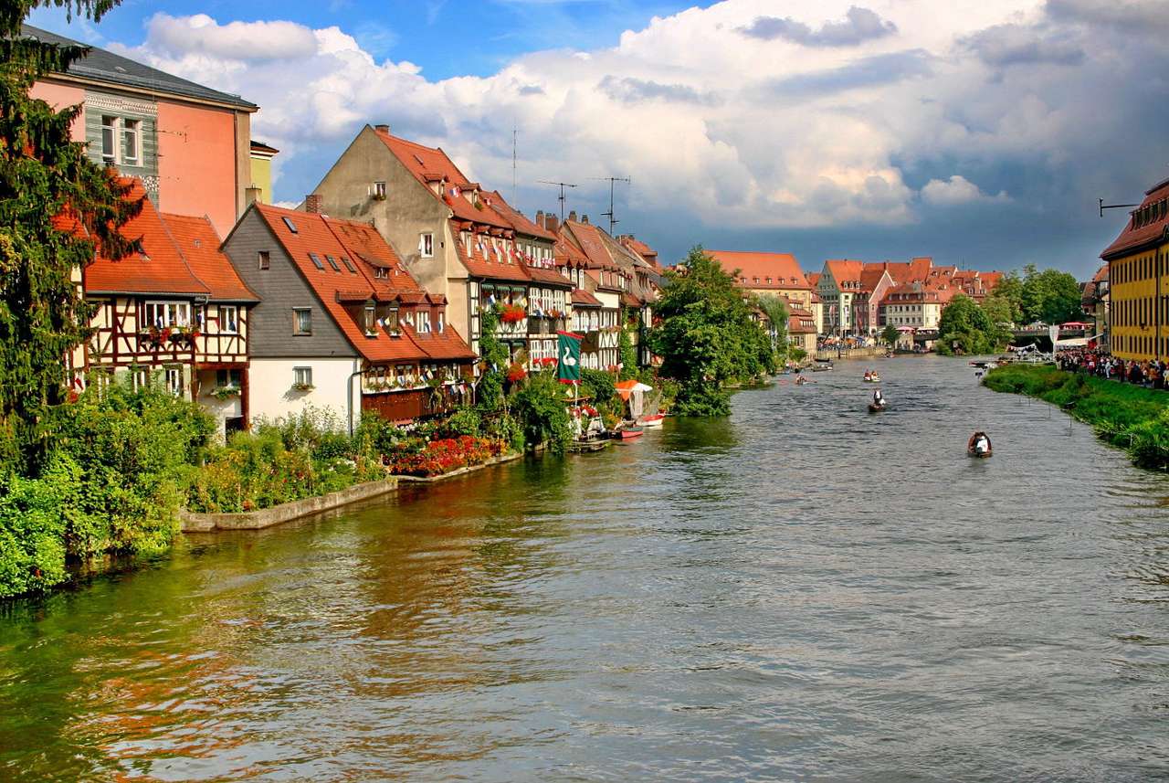 Hus vid floden Regnitz i Bamberg (Tyskland) pussel online från foto