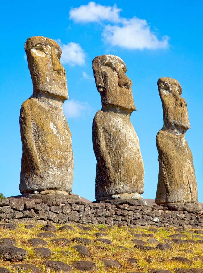 Statues on Easter Island (Chile) online puzzle