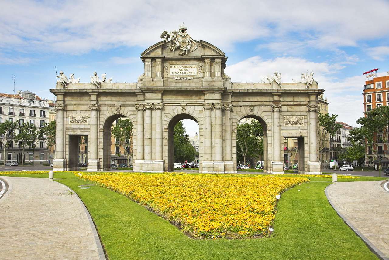 Puerta de Alcalá kapu Madridban (Spanyolország) puzzle online fotóról