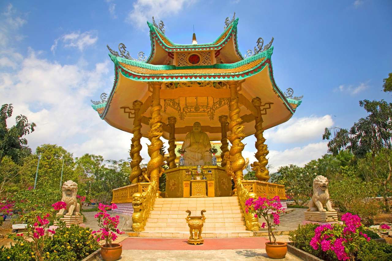 Golden statue of sitting Buddha (Vietnam) puzzle online from photo