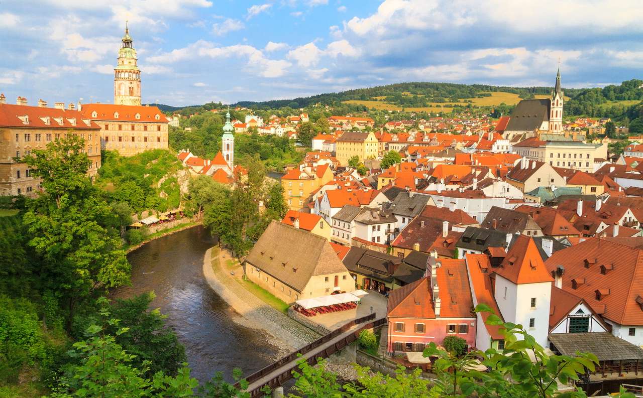 Český Krumlov aan de rivier de Moldau (Tsjechië) online puzzel