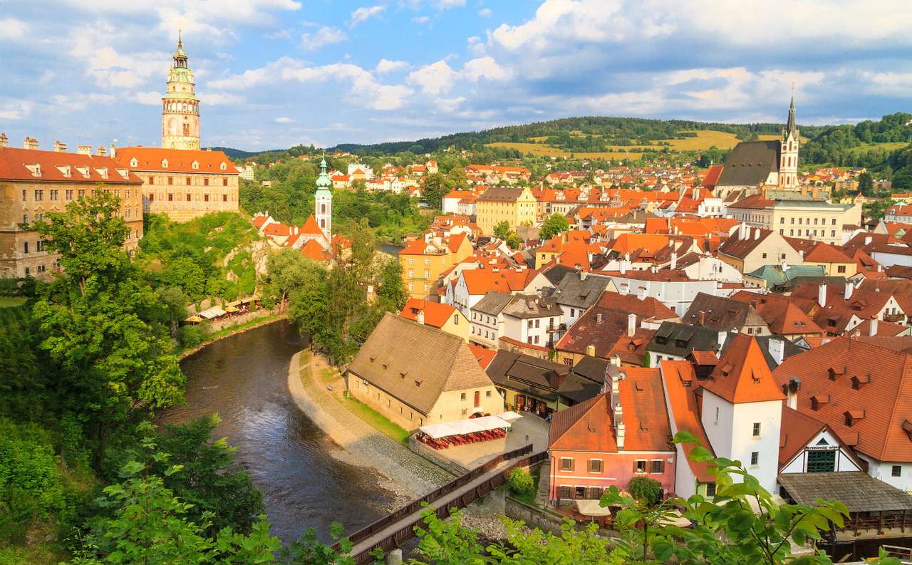 Český Krumlov vid floden Vltava (Tjeckien) Pussel online