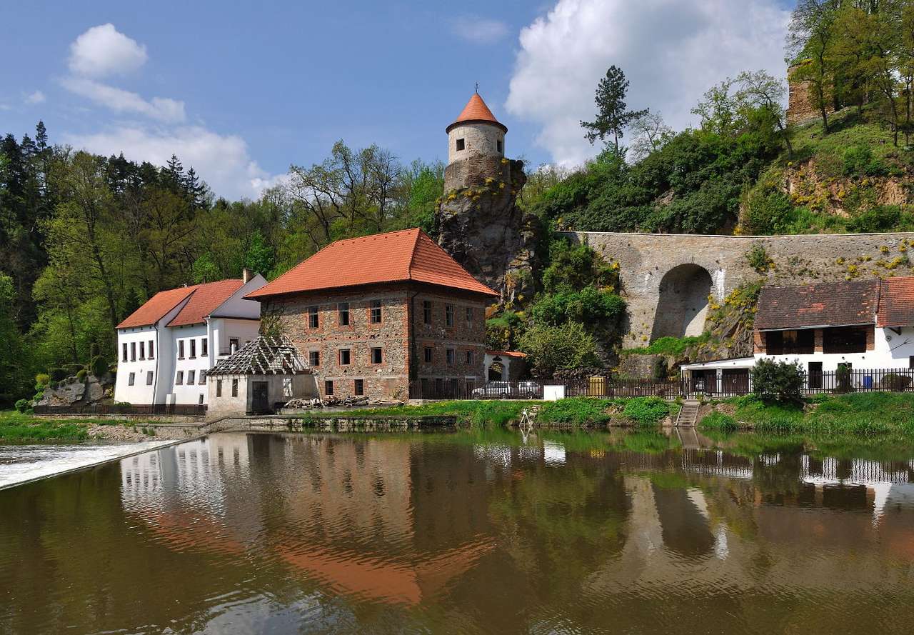 Molino de agua en Bechyně (República Checa) puzzle online a partir de foto