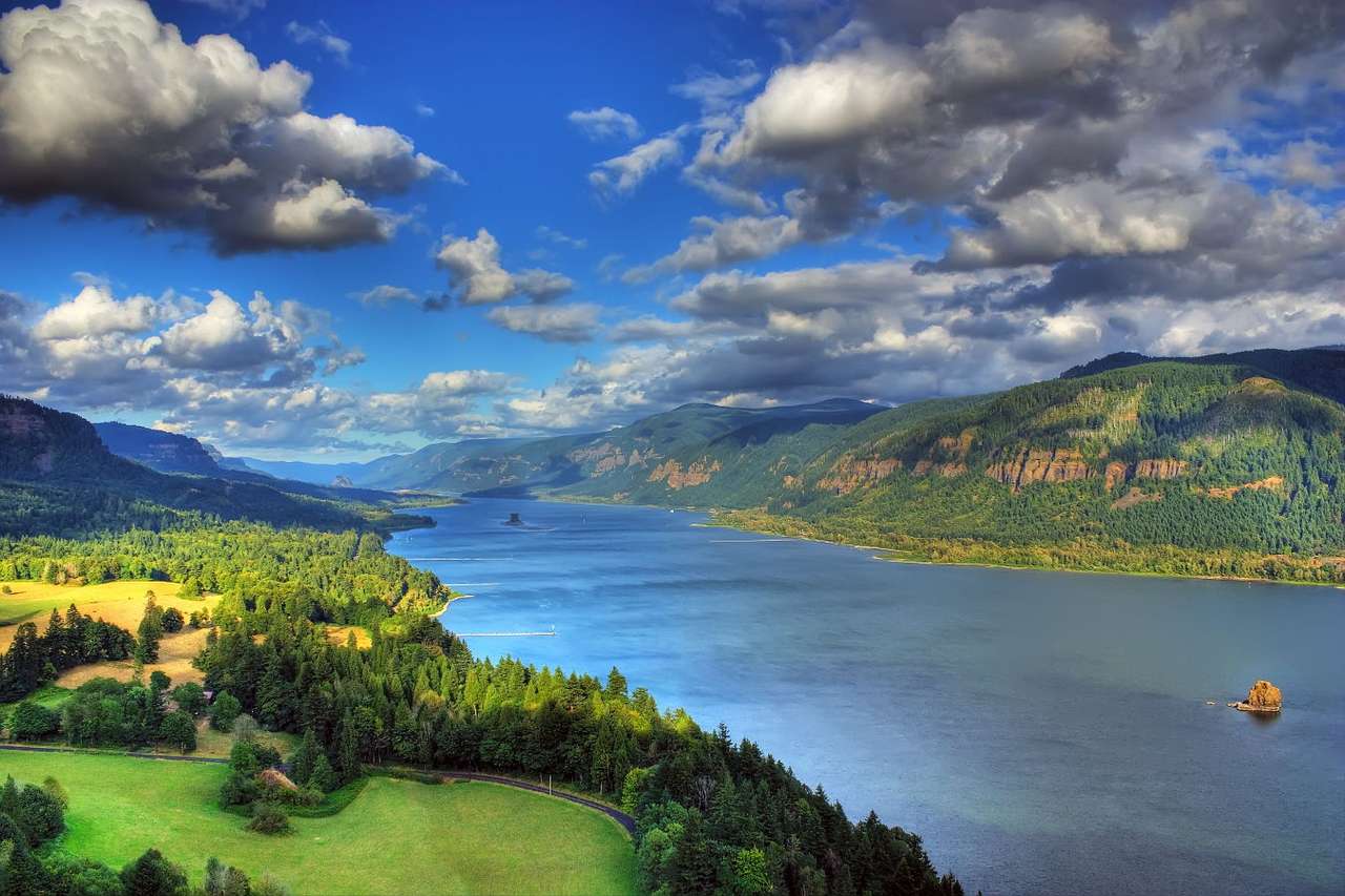 Columbia River Gorge (EUA) puzzle online a partir de fotografia