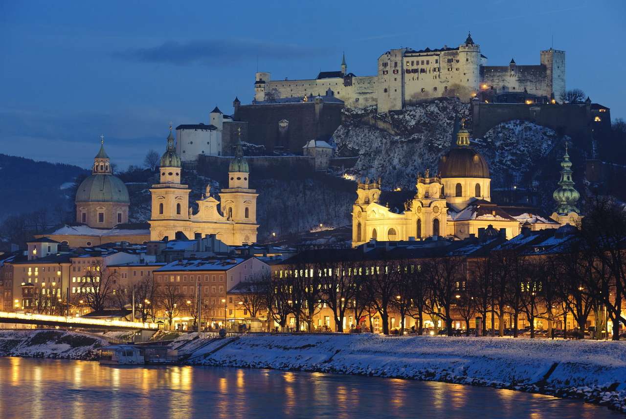 Vinterpanorama över Salzburg (Österrike) pussel online från foto