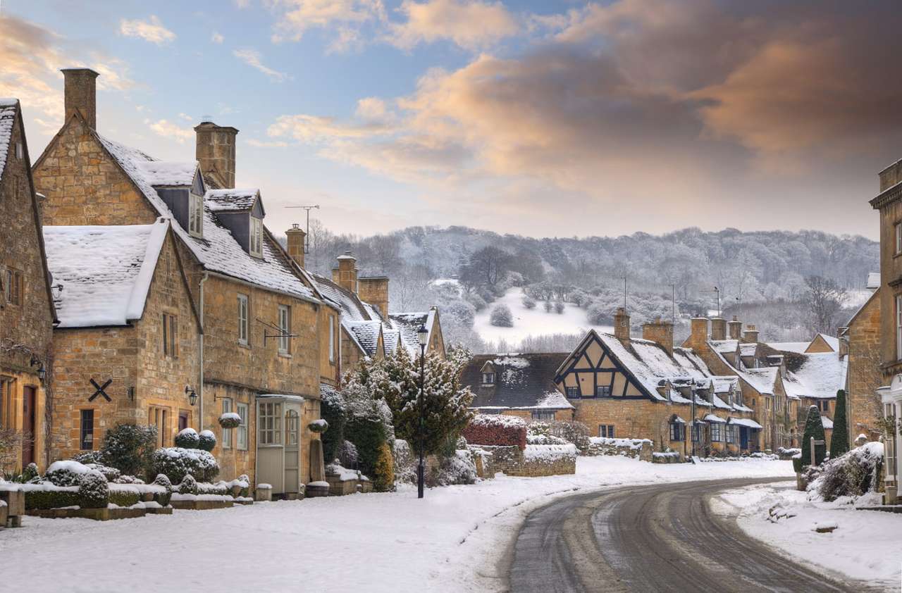 The village of Broadway (Great Britain) puzzle online from photo