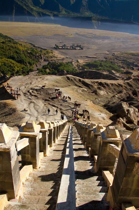 Stairs leading to the top of Mount Bromo (Indonesia) online puzzle