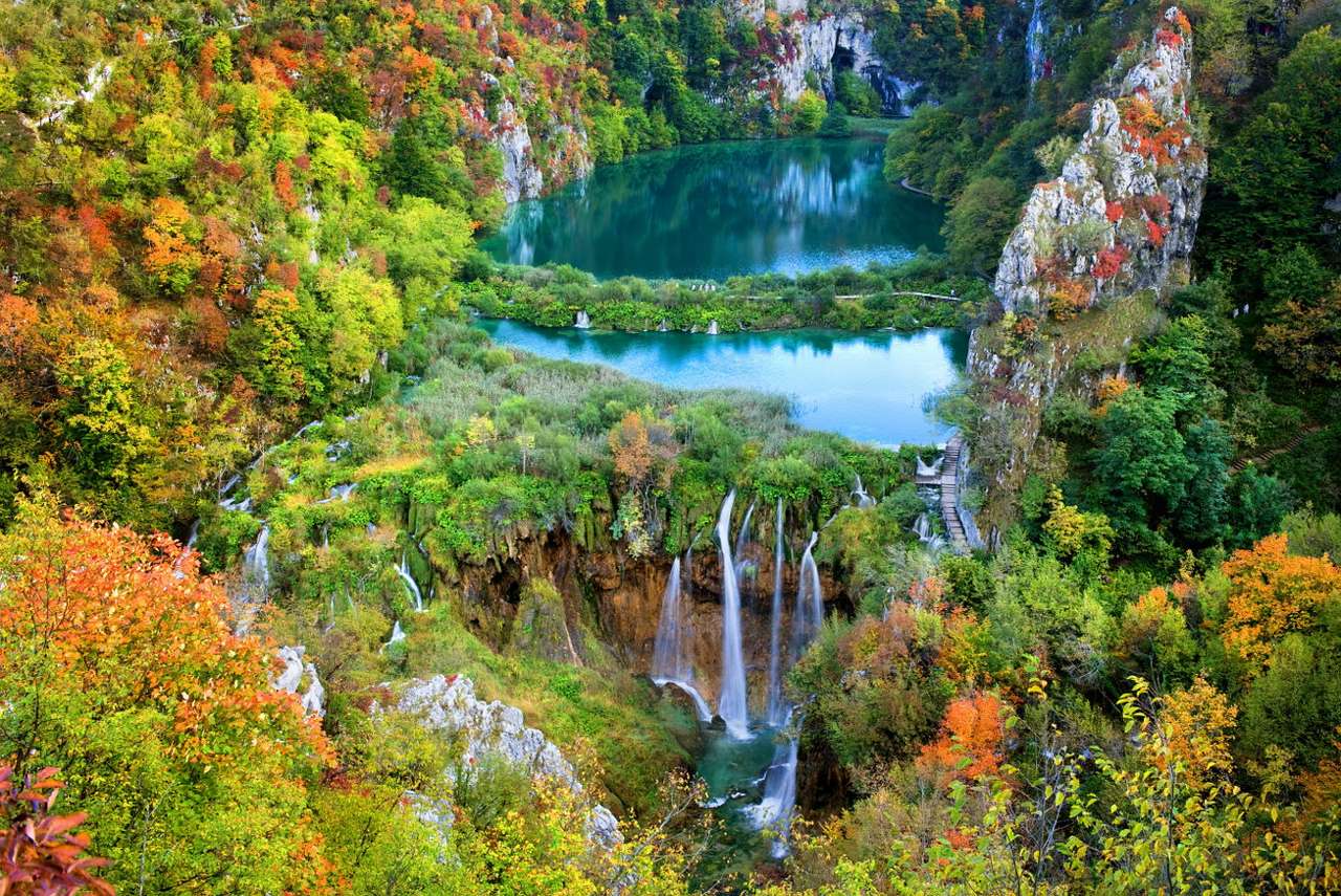 Cachoeiras no Parque Nacional dos Lagos Plitvice (Croácia) puzzle online a partir de fotografia