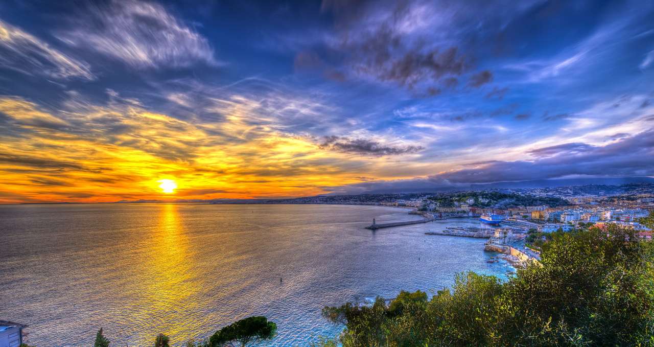 Ηλιοβασίλεμα πάνω από τη Νίκαια (Γαλλία) παζλ online από φωτογραφία
