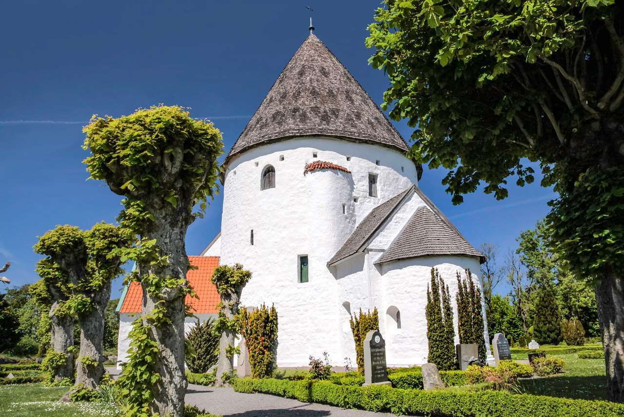 Kerk van St Olaf in Olsker (Denemarken) online puzzel