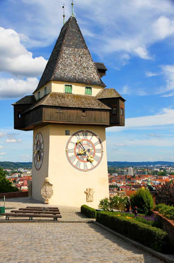 Hodinová věž ve Štýrském Hradci (Rakousko) puzzle online z fotografie