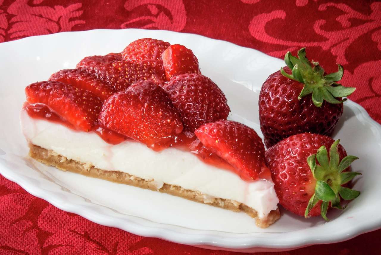 Cheesecake with strawberries puzzle online from photo