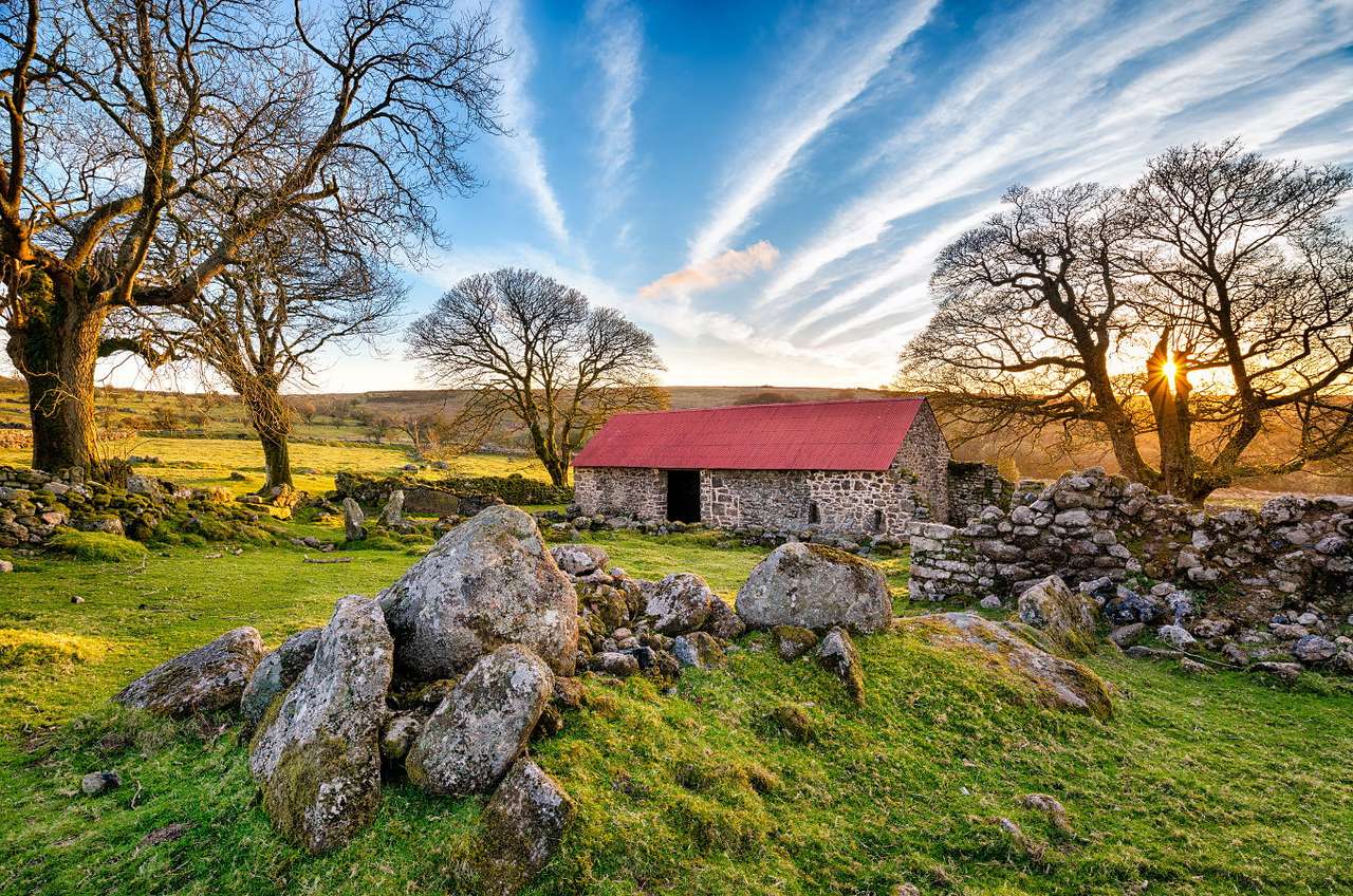 Kamenná stodola v Emsworthy (Velká Británie) puzzle online z fotografie