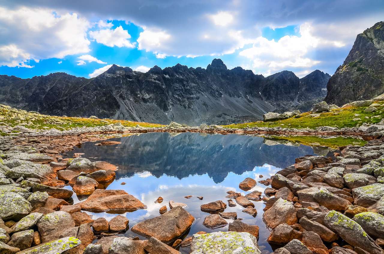 Teich in der Hohen Tatra (Slowakei) Online-Puzzle vom Foto