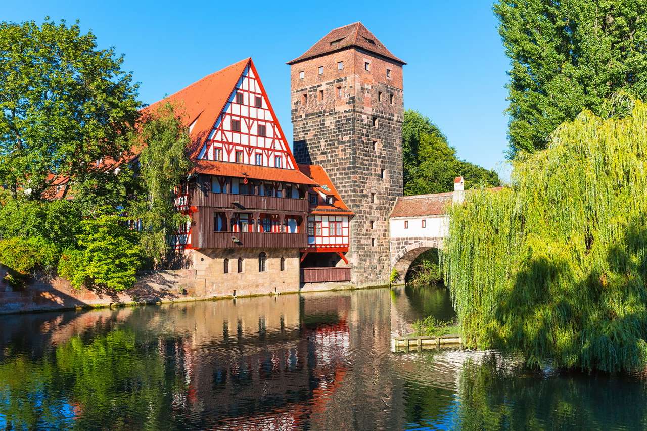 Edificio con entramado de madera Weinstadel en Nuremberg (Alemania) puzzle online a partir de foto