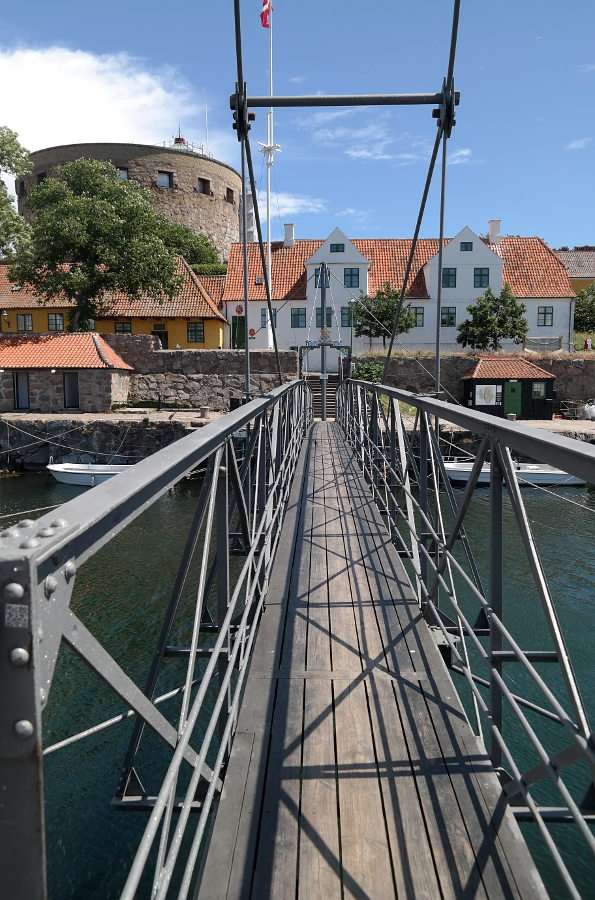 Bridge between Frederiksø and Christiansø (Denmark) puzzle online from photo