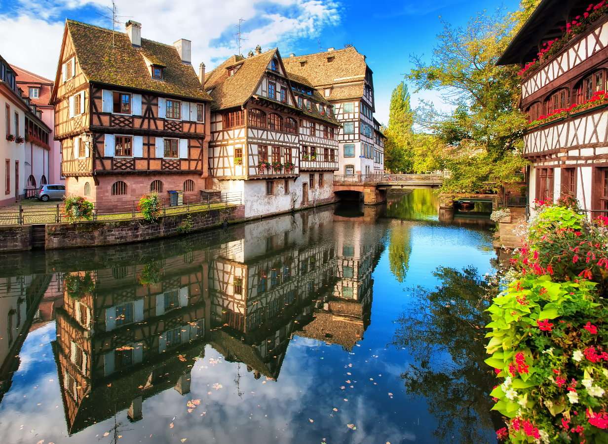 Фахверкови къщи в квартал Petite France в Страсбург (Франция) онлайн пъзел
