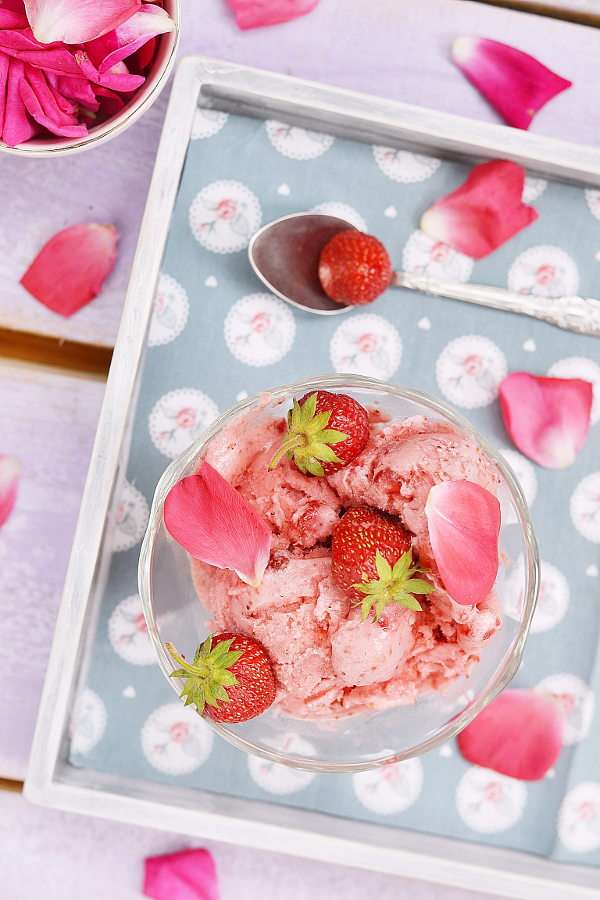 Šálek jahodové zmrzliny online puzzle