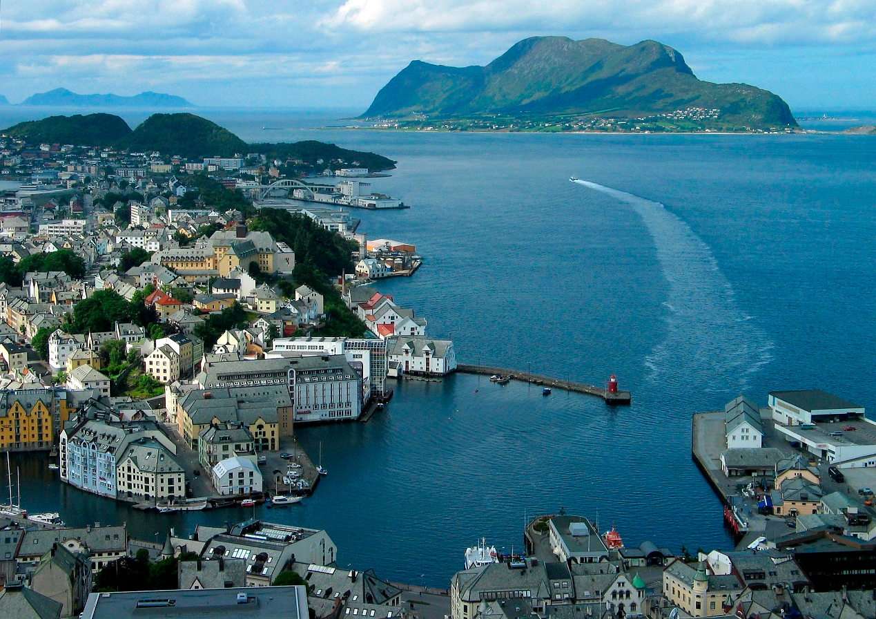 Panorama of Alesund (Norway) puzzle online from photo
