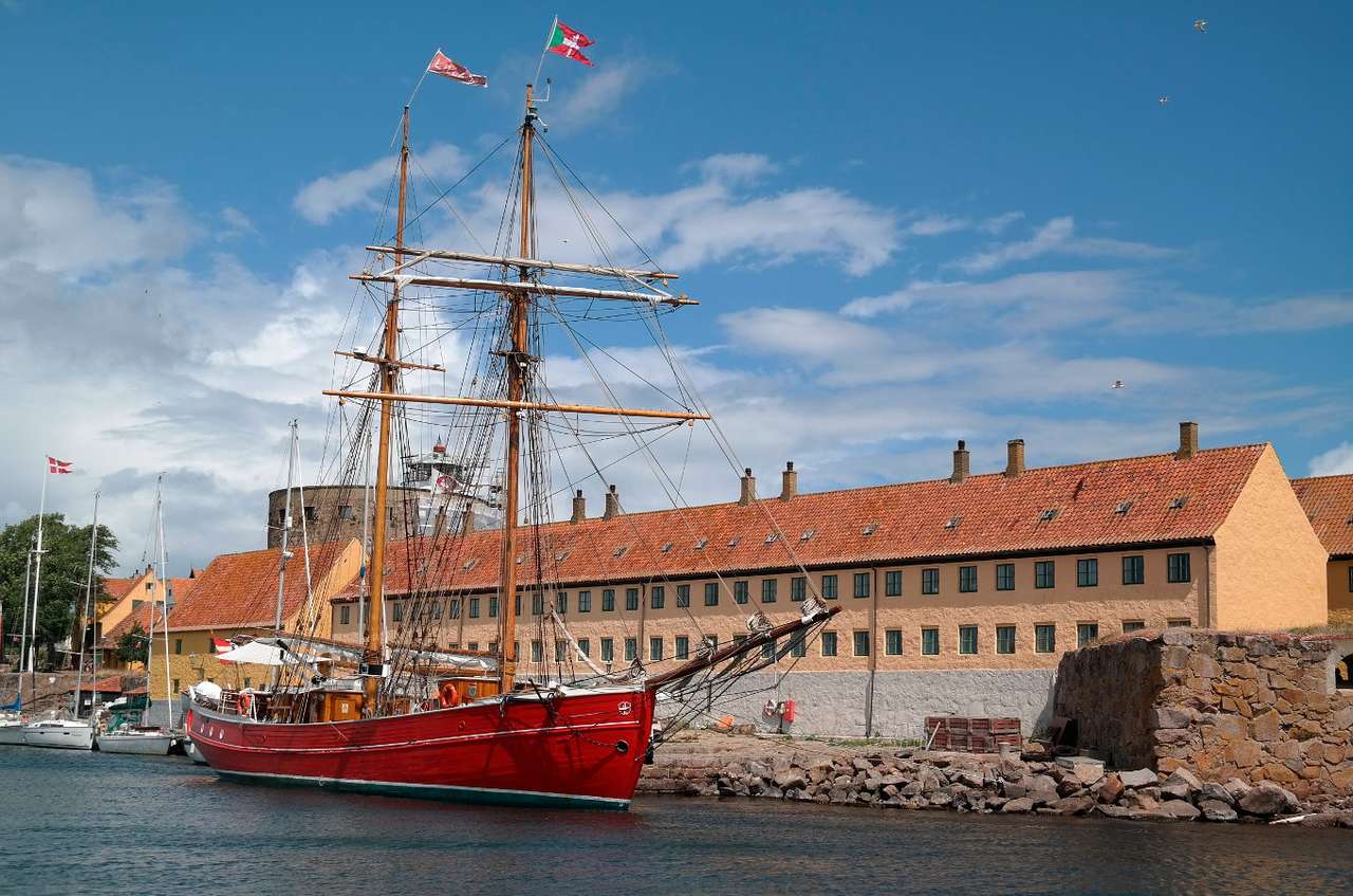 Lilla Dan sailing ship at Christiansø (Denmark) online puzzle