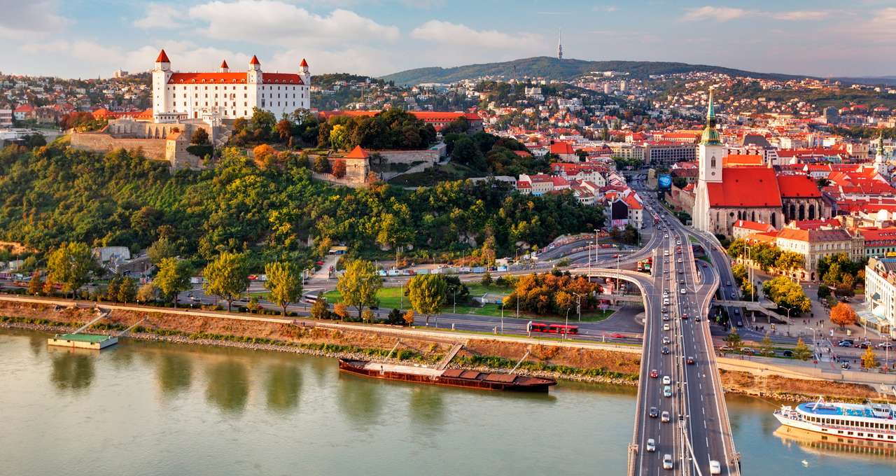 Πανόραμα της Μπρατισλάβα με το κάστρο (Σλοβακία) παζλ online από φωτογραφία