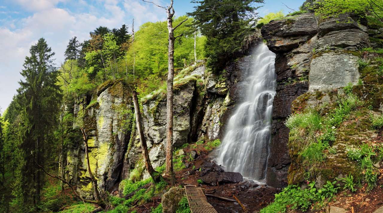 Mountain waterfall puzzle online from photo