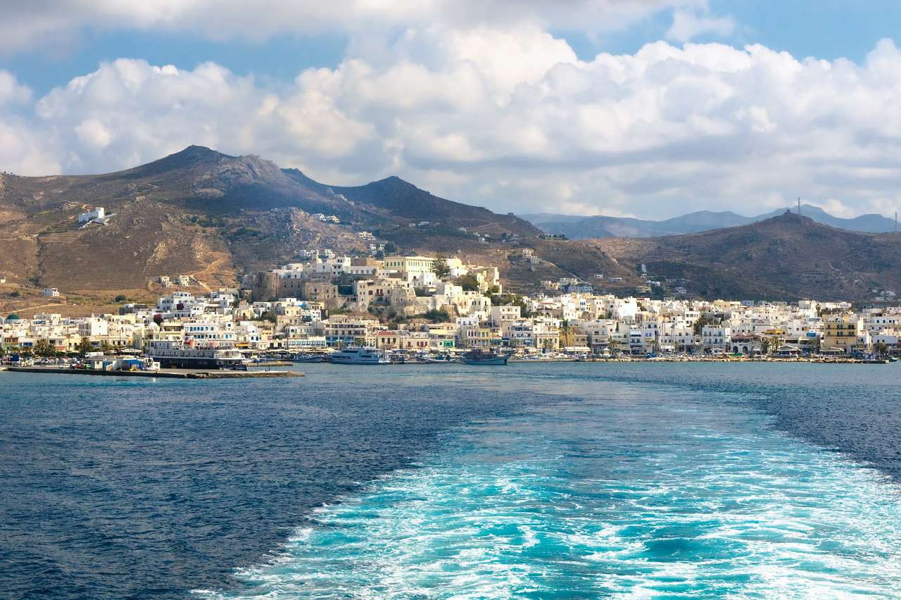 Panorama de la ciudad de Naxos en las Cícladas (Grecia) rompecabezas en línea