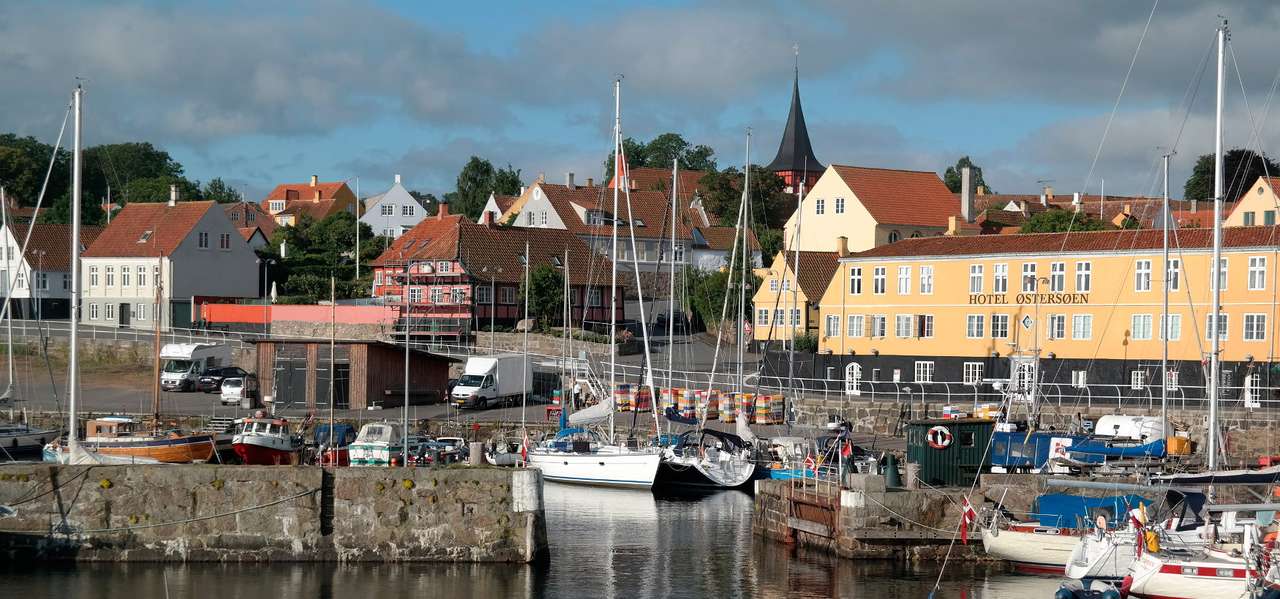 Jachtkikötő Svaneke-ben (Dánia) online puzzle