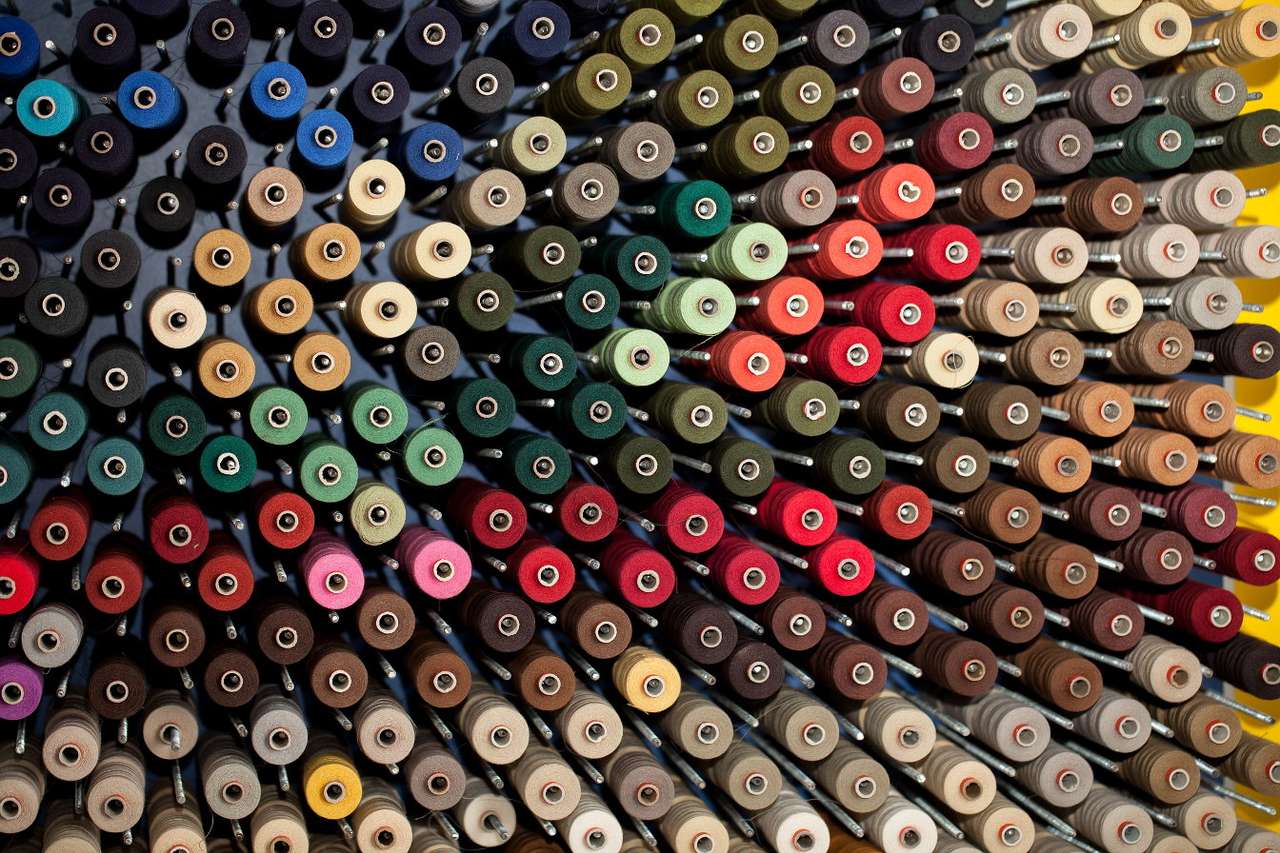 Bobines de fils colorés puzzle en ligne