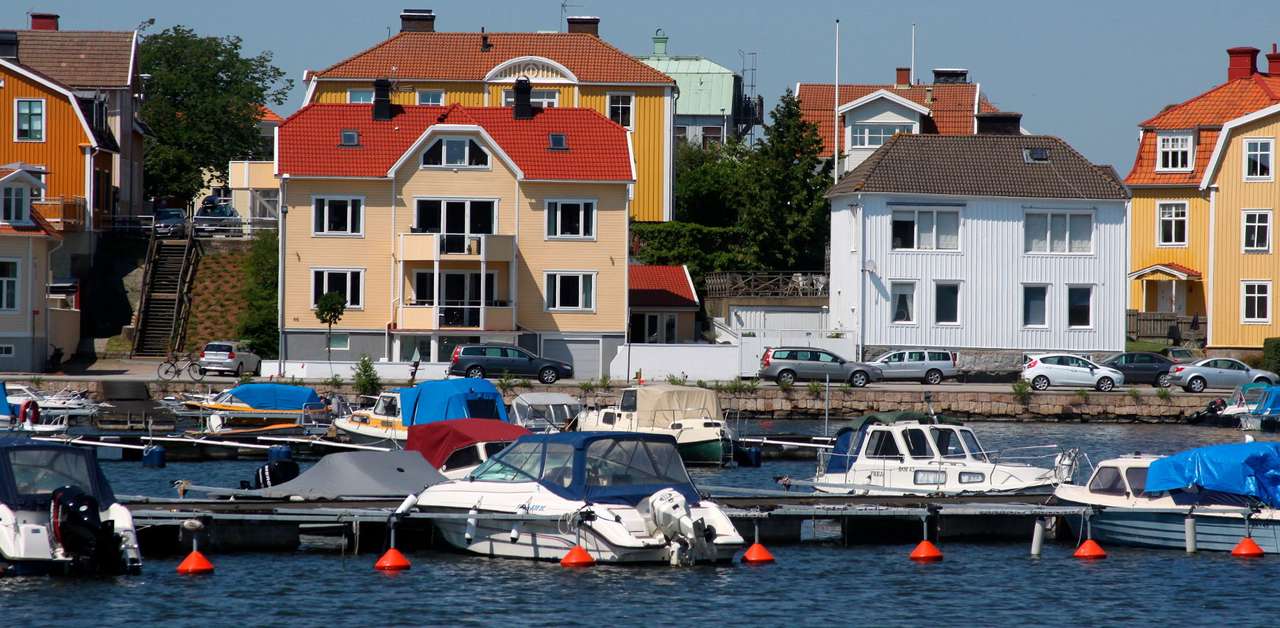 Pequenos barcos a motor em Karlskrona (Suécia) puzzle online a partir de fotografia