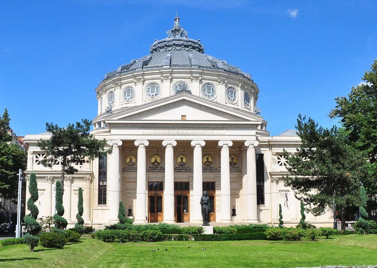 Romanian Athenaeum in Bucharest (Romania) puzzle online from photo