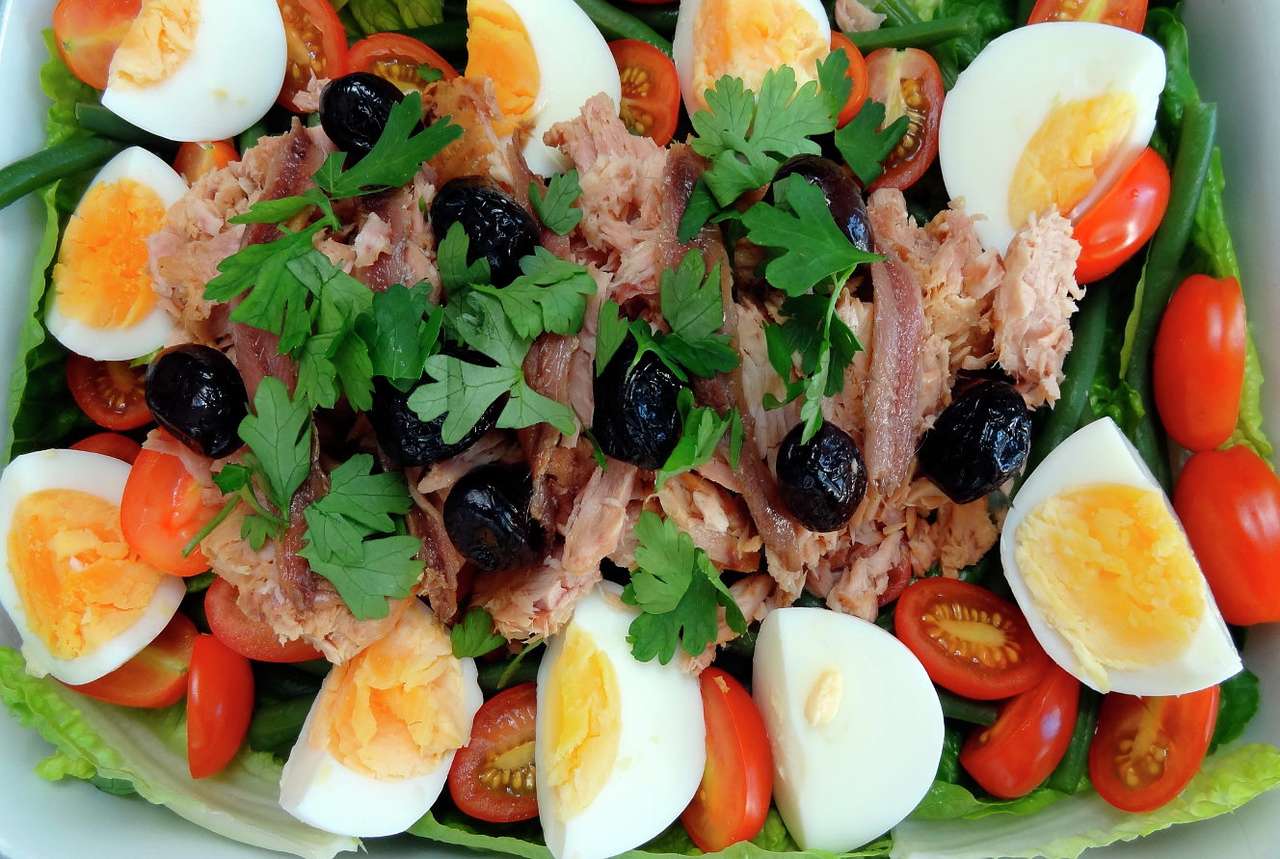 Salad with egg, tuna and anchovies online puzzle