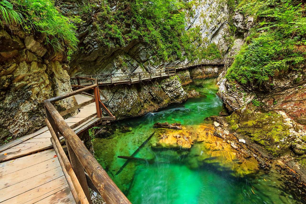 Wooden walkway over the Vintgar Gorge (Slovenia) online puzzle