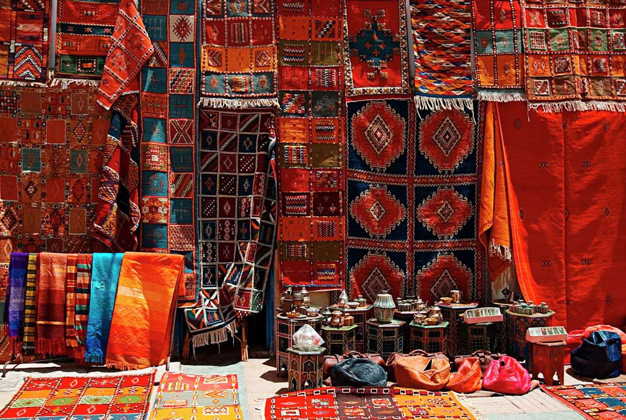 Stall mit Teppichen in Marrakesch (Marokko) Online-Puzzle vom Foto