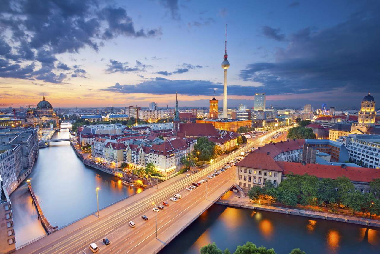 Panorama de Berlin au coucher du soleil (Allemagne) puzzle en ligne à partir d'une photo