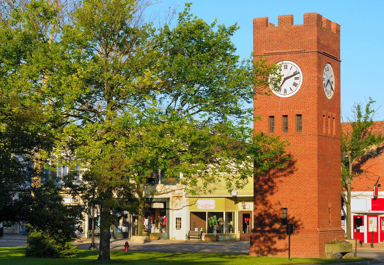 Clock tower in Hudson (USA) puzzle online from photo