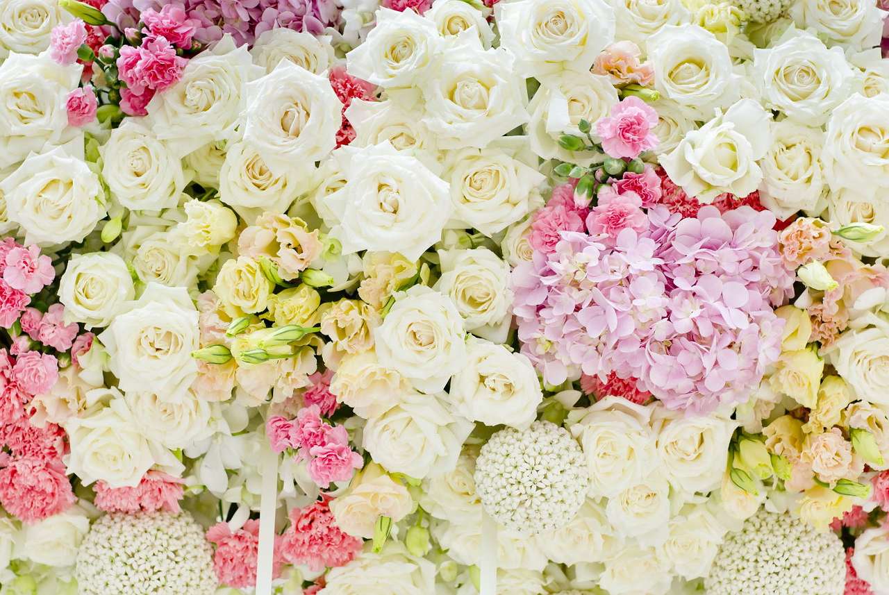 Composição de flores pastel puzzle online