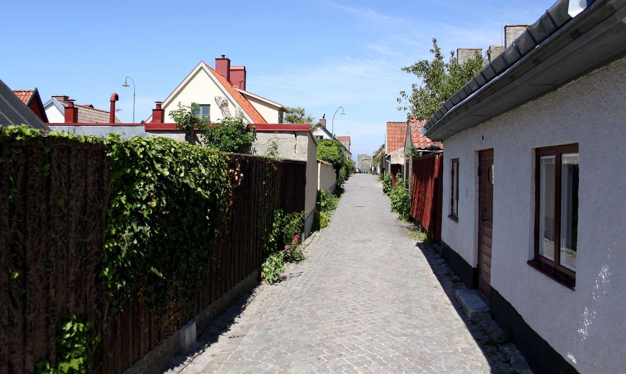 ヴィスビー（スウェーデン）の狭い通り 写真からオンラインパズル