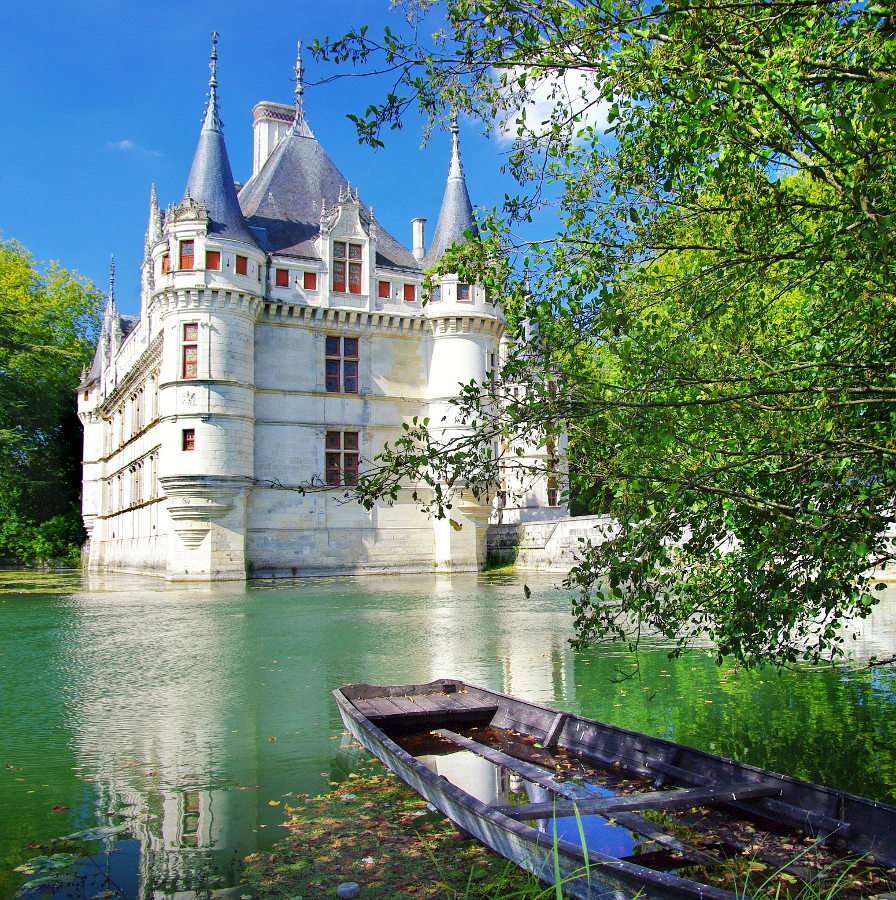 Château à Azay-le-Rideau (France) puzzle en ligne à partir d'une photo