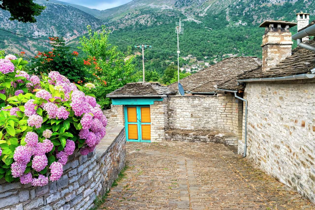 Πέτρινος δρόμος στο χωριό Πάπιγκο (Ελλάδα) online παζλ