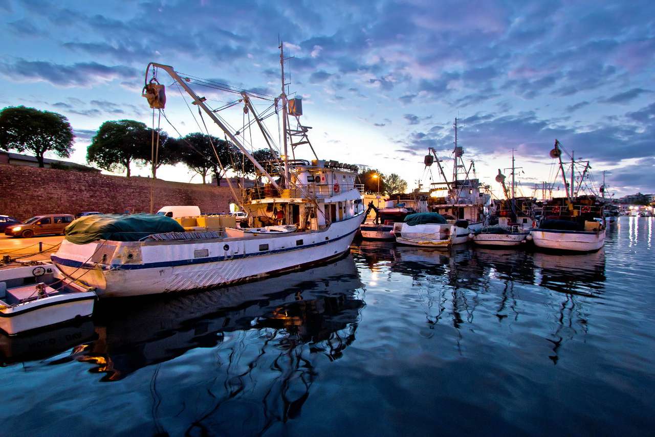 Fiskebåtar i Zadar (Kroatien) Pussel online