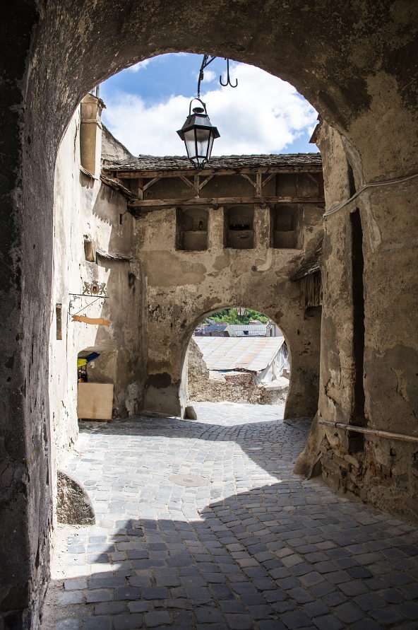 Historische poort in Sighisoara (Roemenië) puzzel online van foto