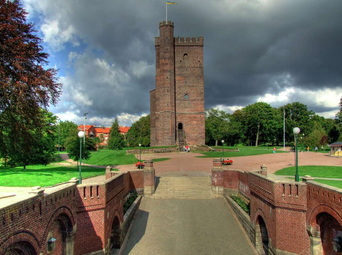 Věž Kärnan v Helsingborgu (Švédsko) online puzzle