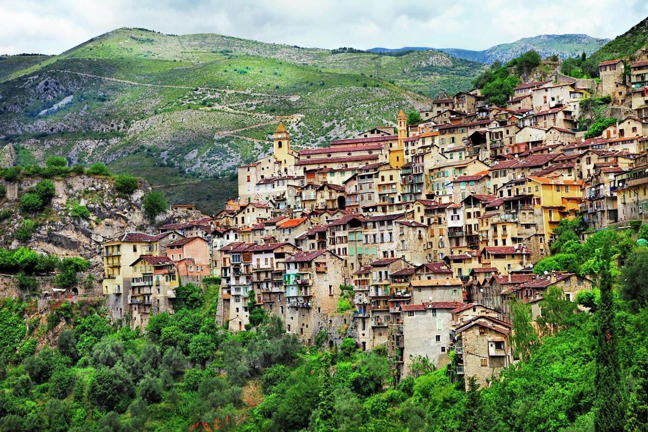 Village of Saorge on the background of the Alps (France) online puzzle