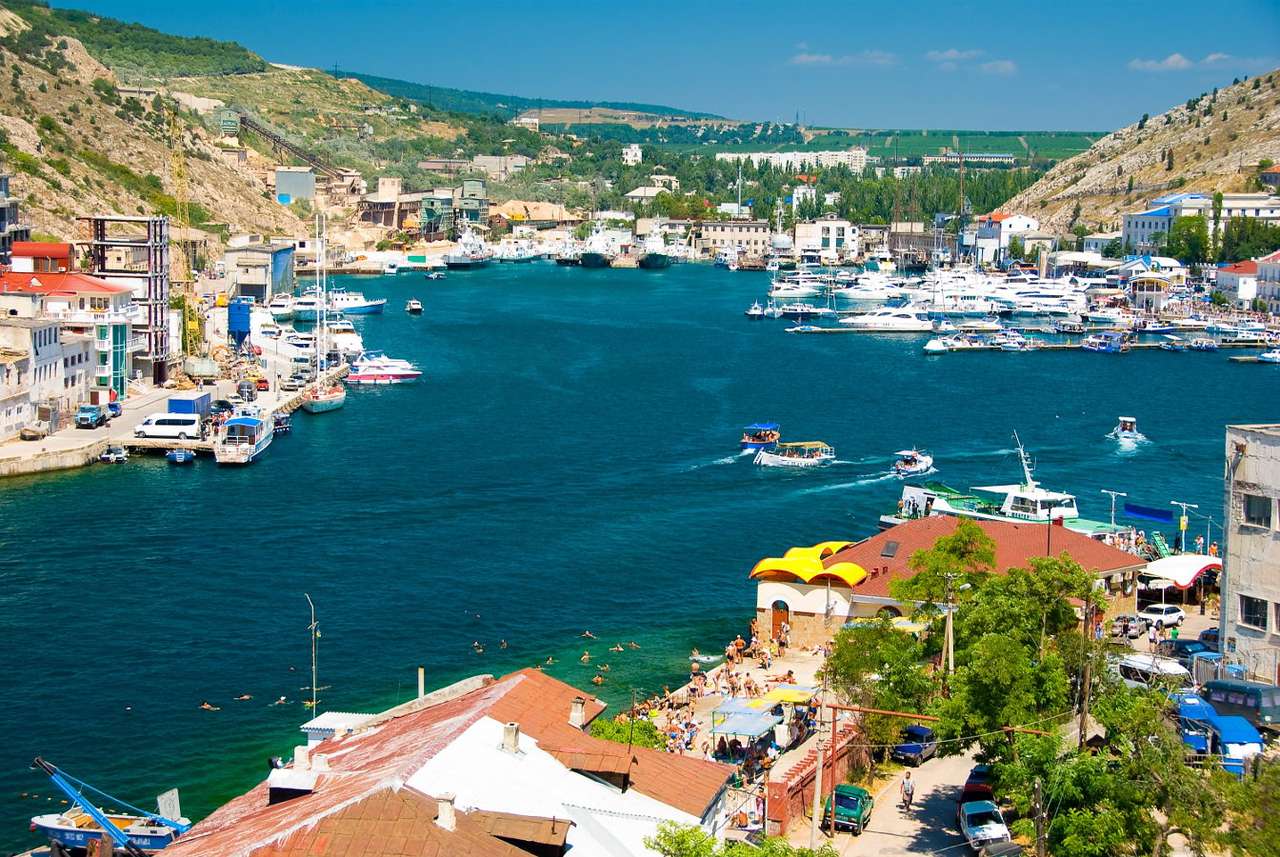 Yacht nel porto turistico di Balaklava puzzle online da foto
