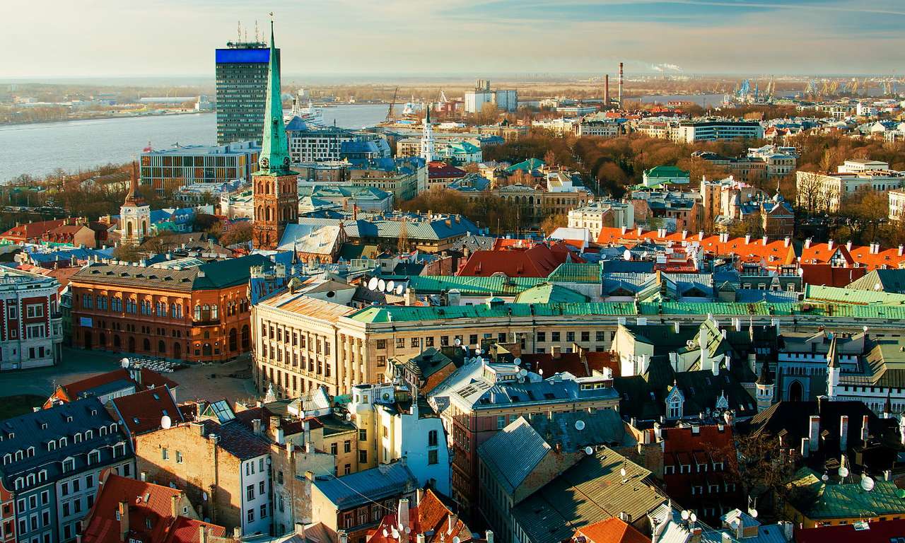 Πανόραμα της Ρίγας με την εκκλησία του Αγίου Πέτρου (Λετονία) παζλ online από φωτογραφία