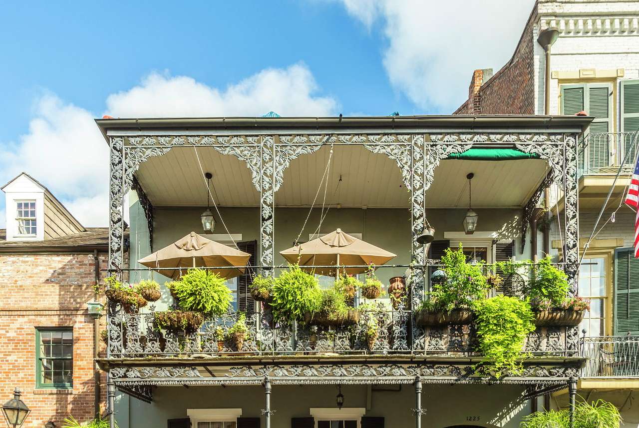 Historic building in the French Quarter (USA) online puzzle