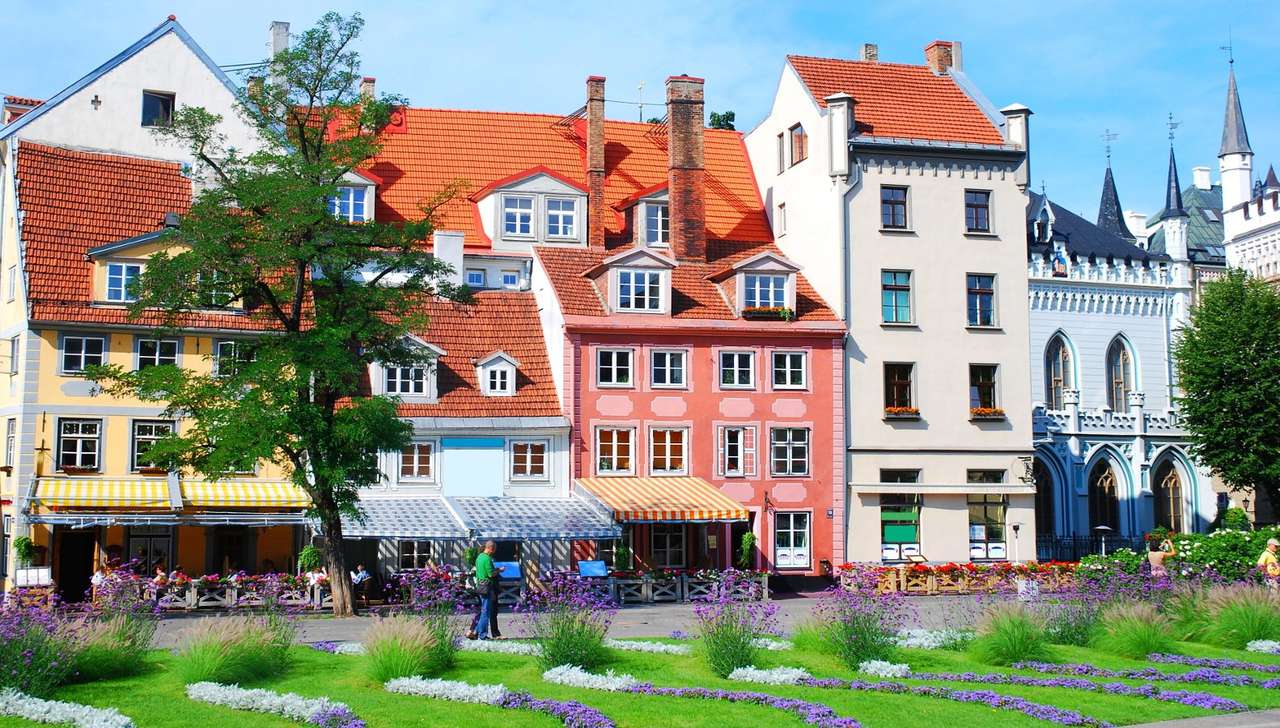 Casas de vecindad en el casco antiguo de Riga (Letonia) rompecabezas en línea
